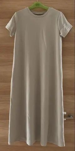Coca Mサイズ ライトグレー エンボス半袖マキシワンピース