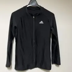 130サイズ　adidasラッシュガード