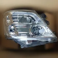 中古品・日産NV350キャラバン 右側LEDヘッドランプハウジング