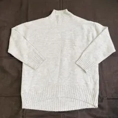 GU アイボリー　ハイネックセーター