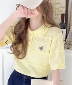 イエロー ワンポイン刺繍ブークレポロニットトップスのサムネイル