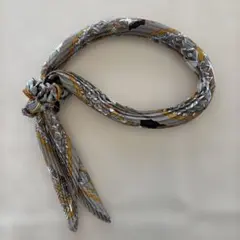 プリーツ加工幾何学模様 スカーフとシュシュセット