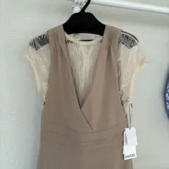 新品タグ付き⭐︎SNIDEL ベージュ レーススリーブオールインワン