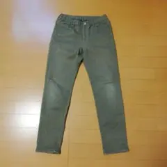 ユニクロ 150サイズ カーキ 長ズボン