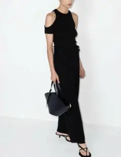 滝沢眞規子さん愛用【AGOLDE カットアウトショルダーTシャツBLACK】