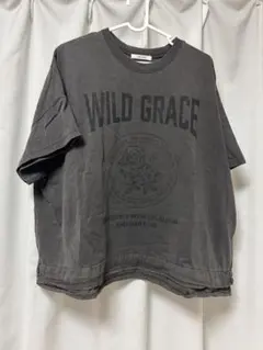 WILD GRACE ロゴTシャツ チャコールグレーのサムネイル