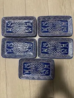 魚模様の紺色長方形皿5枚セット