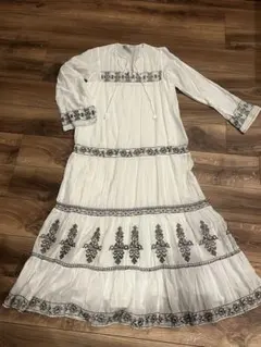 ZARA 刺繍入りホワイトロングワンピース