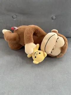 おさるのジョージ　ぬいぐるみ　寝そべり　寝ている　アミューズメント景品