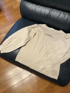 ベージュ 長袖カットソー パフスリーブ