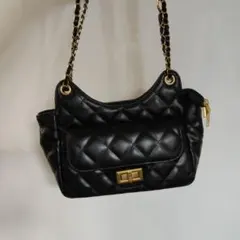 ブラック キルティング ショルダーバッグ