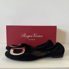 Roger Vivier スエード フラットシューズ ブラック37のサムネイル