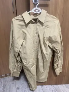 AMAILベージュ オープンバック 長袖シャツのサムネイル