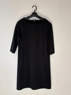 【新品　未使用】黒の七分袖ワンピース バックジッパー付き