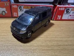 トミカ トヨタ ヴォクシー ブラックのサムネイル