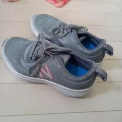 New Balance グレー メッシュスニーカー