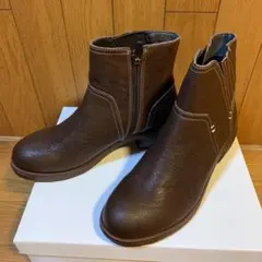 ブラウンショートブーツ ジッパー付き