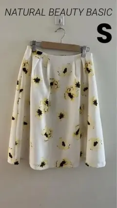 ナチュラルビューティーベーシック　ひざ丈　花柄　フレアスカート　フラワープリント