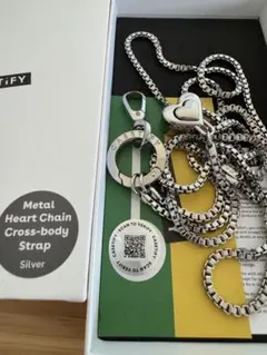 ケースティファイ　メタルハートチェーンクロスボディーストラップ