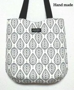 トートバッグ　肩掛けトートバッグ　北欧風　リーフ柄　ハンドメイド