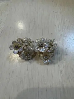 花モチーフ イヤリング パールクリスタル