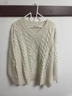 アイボリー Vネック ケーブル編み ニット　Mサイズ