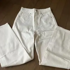 GU ホワイト ストレートデニムパンツ