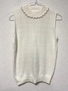 ニット　ノースリーブ　シンプル　ホワイト