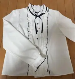 フリルリボン付きホワイトシャツ