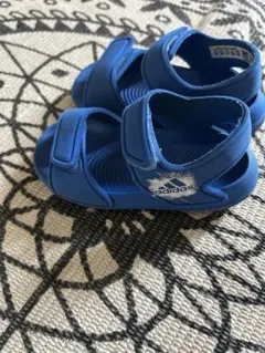 adidas ベビーサンダル 青
