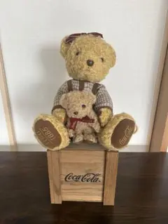 コカ・コーラ 120年記念テディベア シリアルナンバー付 付属品全揃い コカ・コーラ 120年記念テディベア - メルカリ