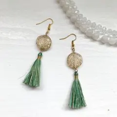 クリアアンティークビーズ&ブルーMIXタッセルピアス　ハンドメイド
