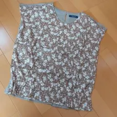 お値引き！Rhythm of Life 花柄 トップスのサムネイル