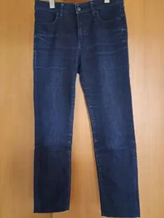 ユニクロ ストレートデニム ダークブルー ハイウエスト