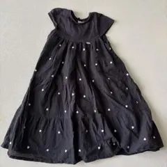 黒いハート模様の半袖ワンピース