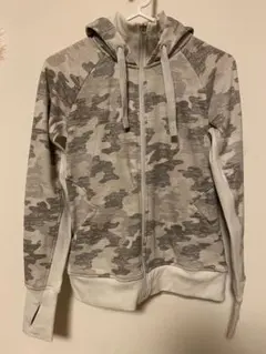 ATHLETA 迷彩柄 フード付きパーカー アメリカ輸入品　米サイズXS