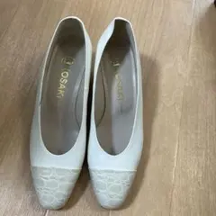 シンプルなベージュパンプスです。のサムネイル