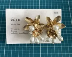 ecru イヤリング フラワーモチーフ ニッケルフリー
