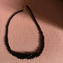 ブラックビーズネックレス