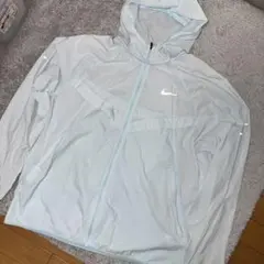 週末値下げ　On Running ウィンドブレーカー フード付き ライトグリーン 週末値下げ On Running ウィンドブレーカー フード付き ライトグリーン