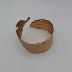葉デザイン 金色バングル