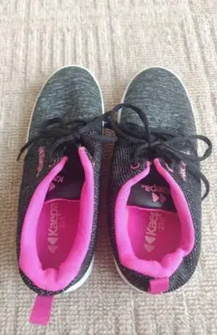 ピンク スニーカー