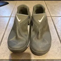 NIKE FlyEase スニーカー オリーブ