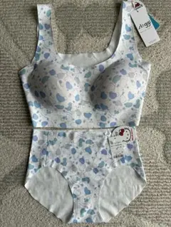 スロギー新品タグ付き。ブラ＆ショーツ スロギー ハローキティ上下3