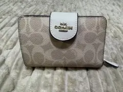 『中古』COACH ベージュ 二つ折り財布