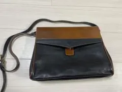 黒いレザーショルダーバッグ 1996年生まれのかわいいヴィンテージ品 