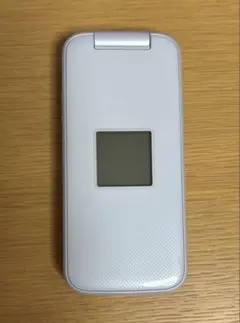 らくらくホン docomo F-01M ホワイト 卓上ホルダー付き ガラケーのサムネイル