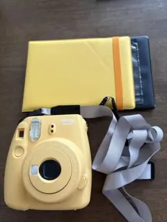 【セール中】instax mini8+ イエロー 本体とアルバムセット