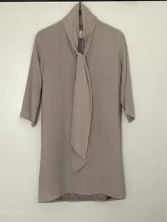 新品 未使用 ベージュ系 ワンピース ボウタイ付 GOUT COMMUN♡