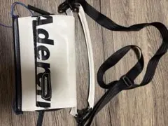 ADERERROR ショルダーバッグ ホワイト ブラックのサムネイル